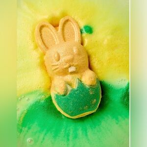 Lush Easter Bunny Large Bath Bomb Limited Edition 8.4 oz